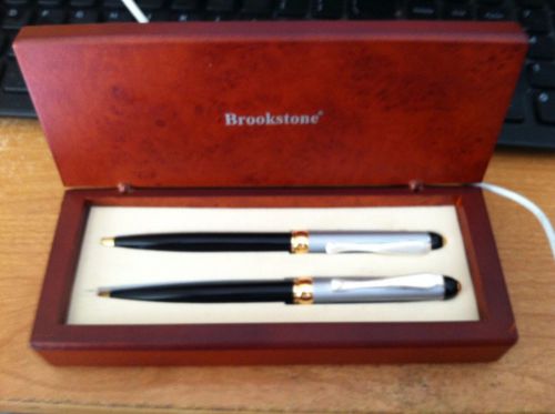 BROOKSTONE PEN AND PENCIL SET IN ORIGINAL BOX MINT CONDITION