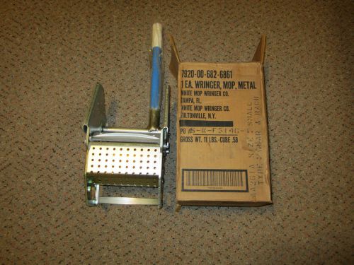 White Metal Downward Pressure Mop Wringer For 8-16 Oz Mops