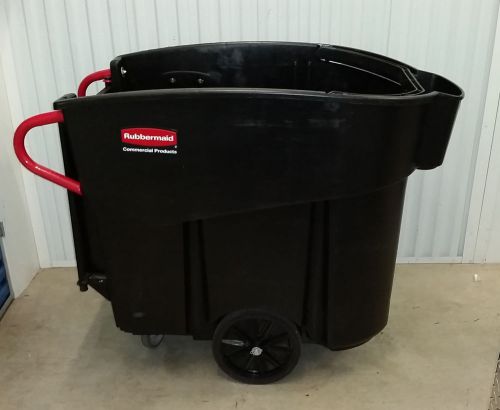 Rubbermaid Mega Brute Black 120 Gallon/ 400 Lbs Mobile Waste Collector