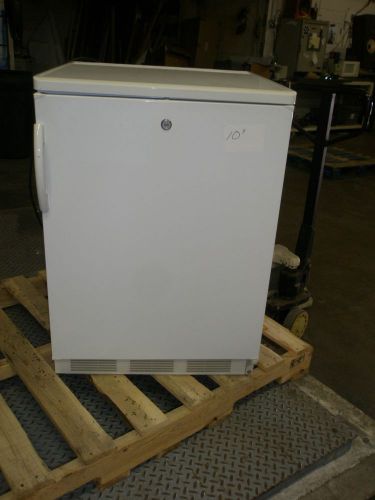 FISHER SCIENTIFIC 97-920-1 UNDERCOUNTER LAB REFRIGERATOR 5.6 CU FT-TESTED 35F