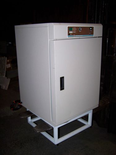 NEW BRUNSWICK SCIENTIFIC AIR JACKET CO2 INCUBATOR 120 VAC 7 AMP 750 WATT