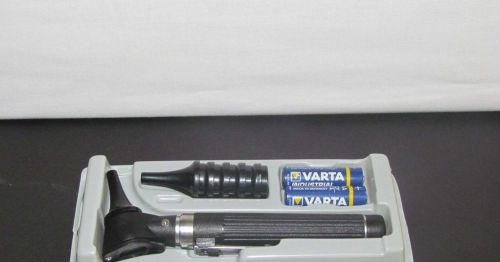 Otoscope Halogen Mini with 6 Specula Batter in Case. LABGO