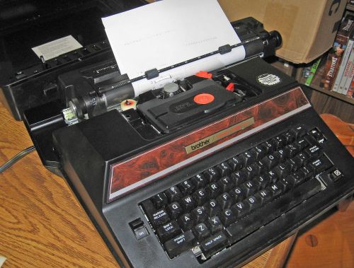 Brother Portable &#034;Ball&#034; Electronic Typewriter XL-1 with ribbon, corr&#039;n, case