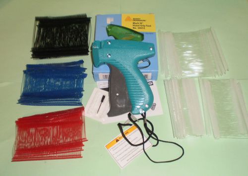 NEW AVERY DENNISON CLOTHING PRICE TAGGING GUN CRAFT W/ 2000 barbs- STANDARD GUN