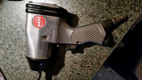 Pneumatic impact wrench