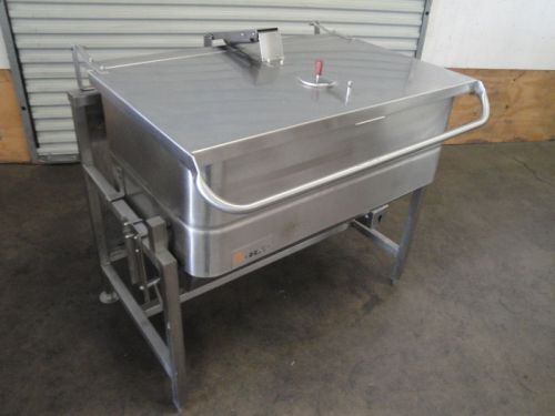 GROEN NATURAL GAS 40 GAL. BRAISING PAN TILT SKILLET.