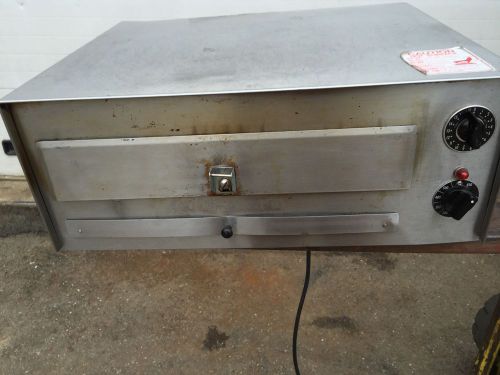 WISCO INDUSTRIES, INC. COUNTER TOP PIZZA OVEN,  MODEL  560