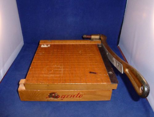 VINTAGE &#034;INGENTO &#034; PAPER CUTTER No.2 ANTIQUE SCHOOL GUILLOTINE TRIMMER 9&#034;X9&#034;