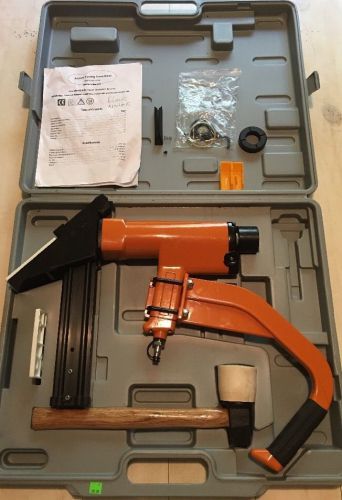 Akuzuki Floor Nailer - Cleats Nailer USED - VG w/ Case