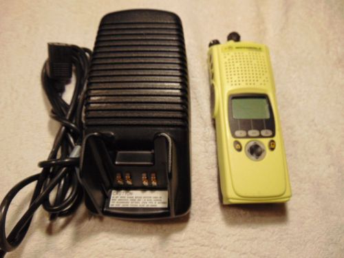 MOTOROLA XTS5000R TWO WAY HandHeld RADIO - 800MHz ASTRO RADIO W/Battery Charger