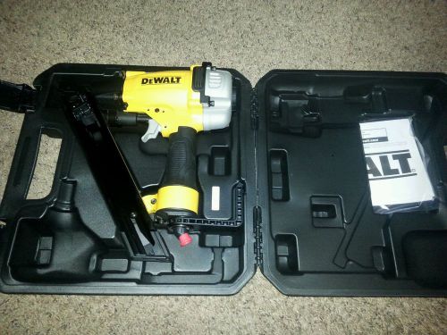 DEWALT 35-Deg. 1-1/2&#034; Metal Connector Nailer DWMC150 NEW