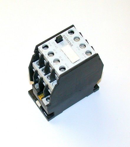 SIEMENS MOTOR STARTER RELAY 9AMP 120 V MODEL 3TF4022-0A