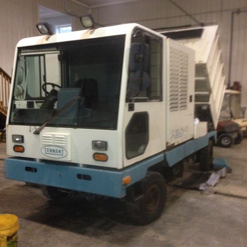 TENNANT 830 II SWEEPER. HIGH DUMP PARKING LOT SWEEPER 4 cy DIESEL