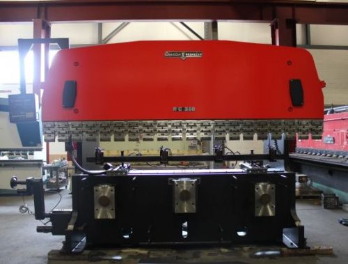 275 ton 161.4&#034; bed amada rg-250 press brake, nc9ex-ii cnc back gauge for sale