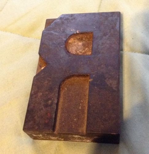 Vintage / Antique Letterpress 4&#034; Wood Printer&#039;s Type Letter &#034;R&#034;