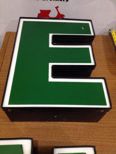 Big letter e &#034;e&#034; from starbucks coffee sign green white trim lighted large cap e for sale