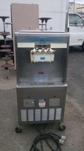 taylor 754 twin softserve ice cream machine restaurant