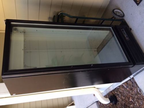 TRUE GDM-12 GLASS DOOR REFRIGERATOR / MERCHANDISER