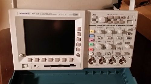 TEKTRONIX TDS3064B 4 CHANNEL COLOR DIGITAL PHOSPHOR OSCILLOSCOPE  5GSa/s - 9.9G