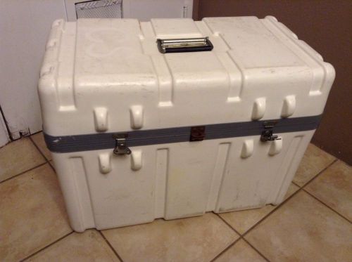 Parker Hard Shipping Case 26 x 19 x 14  w/ Foam Lining White