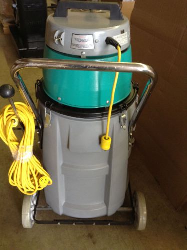 Servicemaster Minuteman 20 Gal.Wet/Dry Vac. W/ Trot Mop Attachement