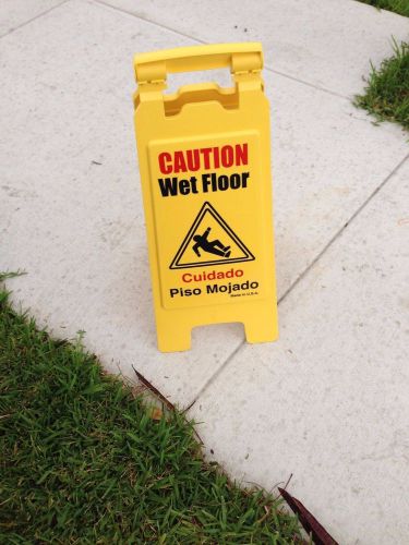 Wet Floor Sign. Set (3)