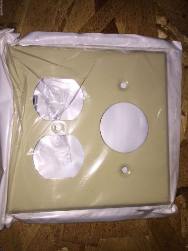 Leviton 1pc  86046 2-Gang 1-Duplex 1-Single Combination Wallplate IVERY NEW