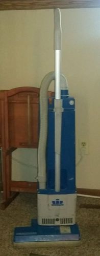 Windsor Versamatic 14&#034; Commercial Upright Vacuum Cleaner Model VS14