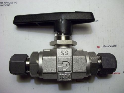 NEW PARKER 1/2&#034; BALL VALVE 1/2 TO 1/2 316 STAINLESS SWEDGELOCK 8Z-B8LJ2-SSP