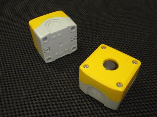 CONTROL BOX 1 PUSH BUTTON 22mm POLY URETHANE 2 3/4&#034; X 2 3/4&#034; SAFETY PB1-YLW