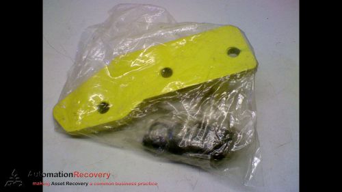 FANUC A05B-1327-J035 3 HOLE MOUNTING BRACKET, NEW