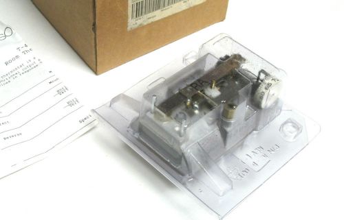 NIB  Johnson Controls Cat# T4002-202 Reverse Acting Single Temp Thermostat WP-57