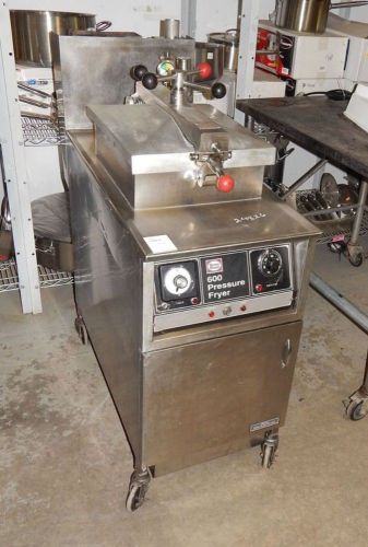 Henny penny pressure fryer w/filter system, 120v; 1ph; nat. gas. model: 600 for sale