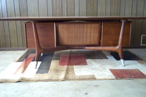 VINTAGE MID CENTURY MODERN SKULPTURA ALMA CO WALNUT FLOATING TOP EXECUTIVE DESK