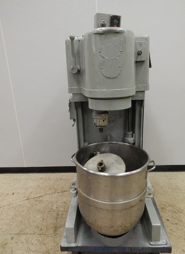 VINTAGE TRIUMPH 110QT MIXER WITH BOWL AND ATTACHMENTS MODEL K2-110