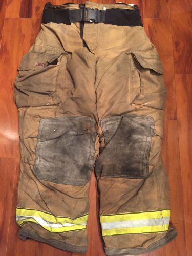 Firefighter Bunker/Turn Out Gear Globe G Extreme 38W x 32L Halloween Costume