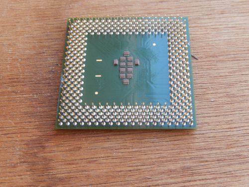 INTEL CELERO  1000A/256/100/1.475  CPU IC CHIP  Cf3-27