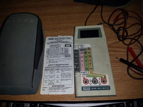 Fluke 8020a Handheld Multimeter With Leads, Black LCD Screenfor Parts or Repair