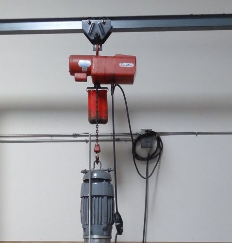 Dayton 1/2 ton electric Hoist - USED