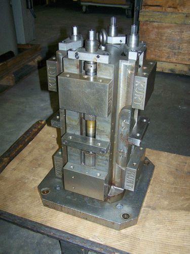 USED KURT MANUAL CLUSTER TOWER TOMBSTONE VISE Model II - 400mm Pallet