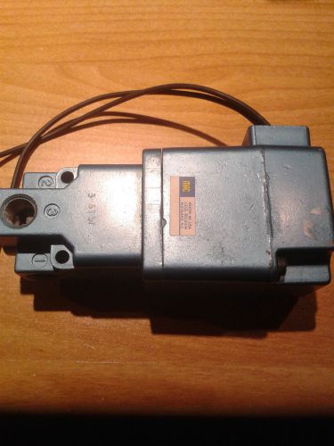 MAC SOLENOID VLV MOD 275B.110EA 1/4&#034; NPT 3-PORT 2-WAY 120/120AC 24DC woa