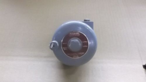 FOXBORO B110ZM FIXED PRESSURE REGULATOR, INPUT 150 PSI MAX, OUTPUT 20 PSI, USED