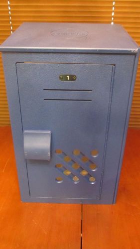 BRADLEY LENNOX BENCH LOCKER_1 SHELF_DURABLE PLASTIC_LOCKING DOOR