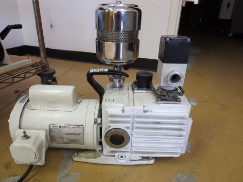 Leybold-Heraeus Trivac D8AC Vacuum Pump with Shutoff Valve and Exhaust Filter