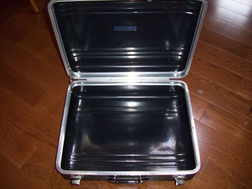 Clearance Sale --  Zero Plastics - Carrying Case - Black Plastic - 21&#034; W  x  17&#034;