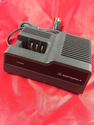 MOTOROLA 2-WAY RADIO BATTERY CHARGER #NTN4635A HT600 P200 MT1000 MTX800 810 900