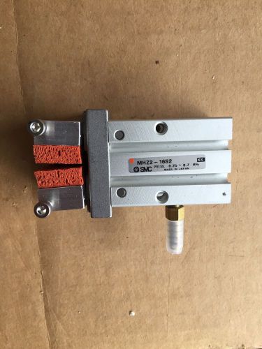 SMC MHZ2-16S2 PARALLEL TYPE AIR GRIPPER ACTUATOR W/ ATTACHMENT