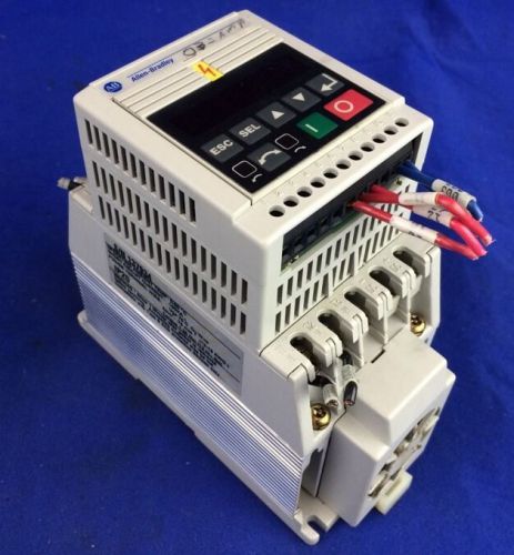 ALLEN BRADLEY 160-BA03NPS1 AC MOTOR DRIVE W/ 160-P1/A KEYPAD