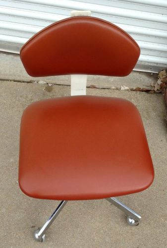 VINTAGE INDUSTRIAL MID CENTURY MODERN OFFICE CHAIR on Wheels  Burnt Orange