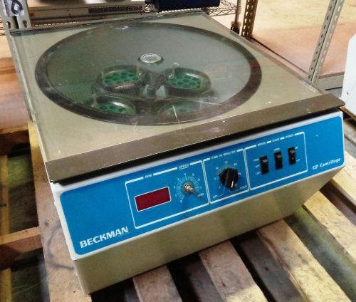 Beckman GP Centrifuge 355952 | 120Volts 10A 60HZ 1800W | Digital Speed Display